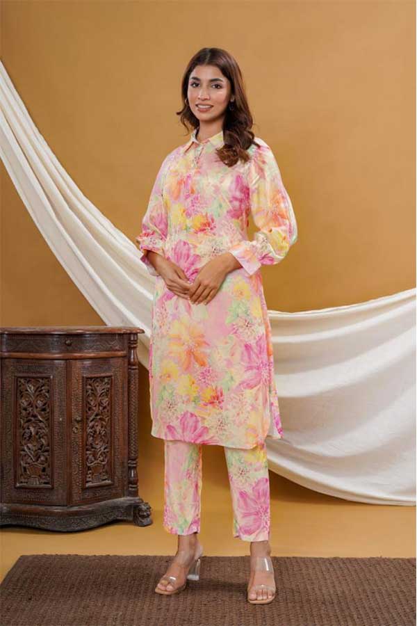 Effortless Chic: Apple-Shaped Kurta in Soft Muslin Fabric
