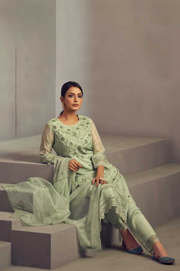 Lacework Splendor: Embroidered Organza Kurta with Scalloped Sleeves