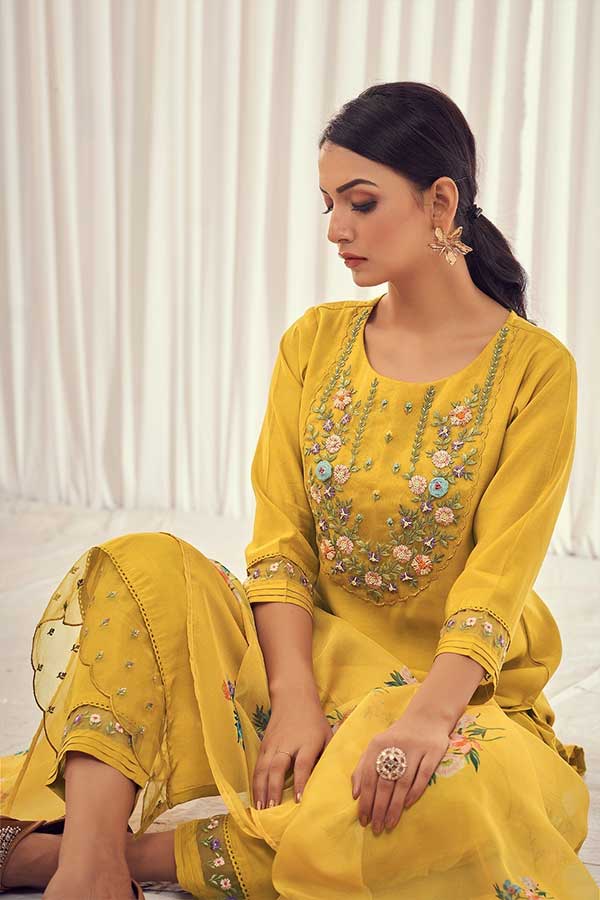 Elegant Muslin Straight Suit: Thread and Organza Embroidered Kurta with Coordinated Pants