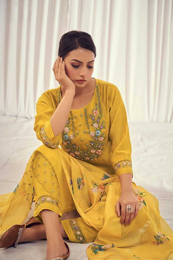 Elegant Muslin Straight Suit: Thread and Organza Embroidered Kurta with Coordinated Pants