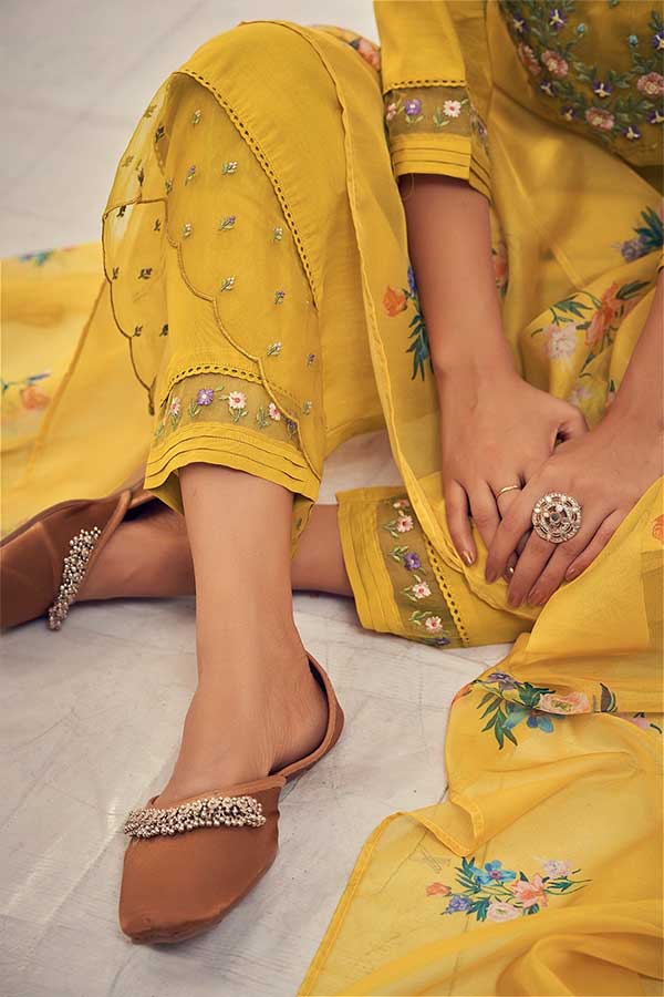 Elegant Muslin Straight Suit: Thread and Organza Embroidered Kurta with Coordinated Pants
