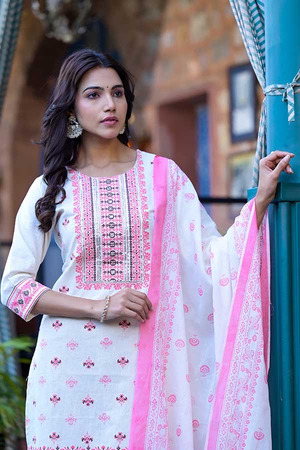 Effortlessly Stylish: Flex Cotton Kurta Set with Intricate Gota Work