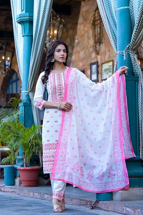 Effortlessly Stylish: Flex Cotton Kurta Set with Intricate Gota Work