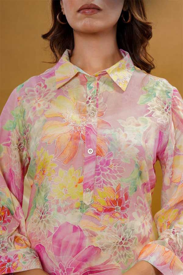 Effortless Chic: Apple-Shaped Kurta in Soft Muslin Fabric
