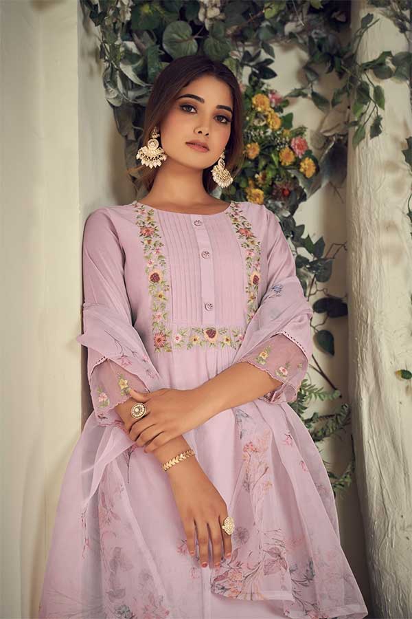 Elegant Muslin Kurta with Thread and Organza Embroidery, Paired with Straight Fit Pants"