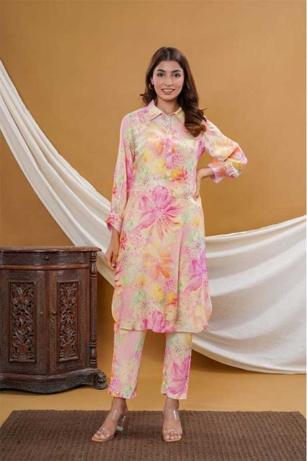 Effortless Chic: Apple-Shaped Kurta in Soft Muslin Fabric