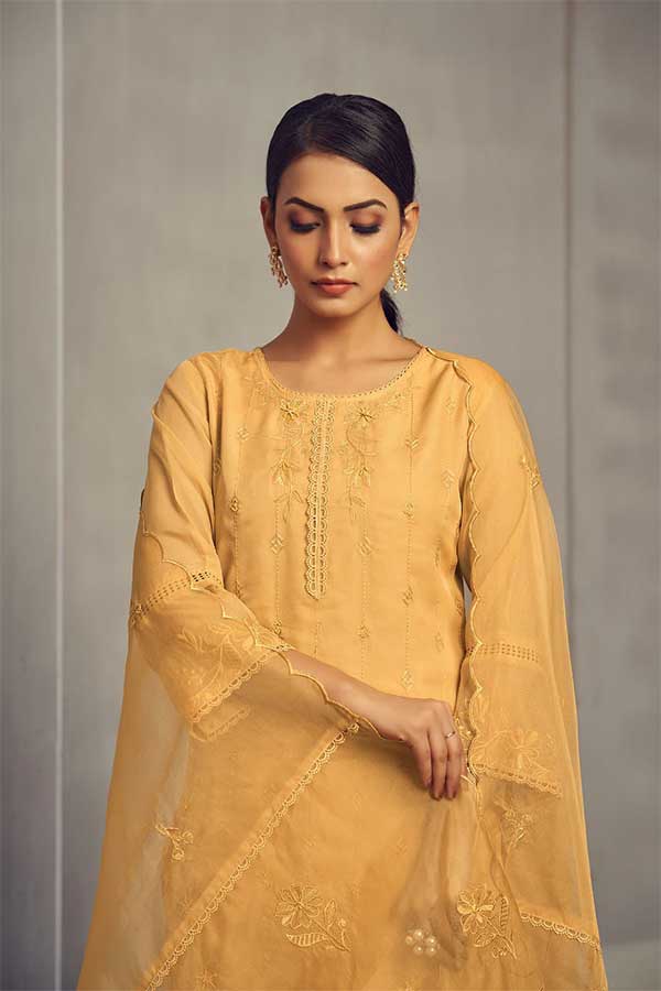 Thread Embroidered Elegance: Scalloped Dupatta for Your Stylish Outfit