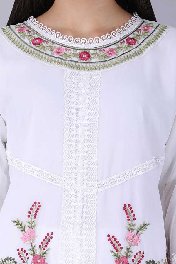 Elevated Pakistani Fashion in white color: Resham Embroidery on Georgette Kurta with Lacework Dupatta