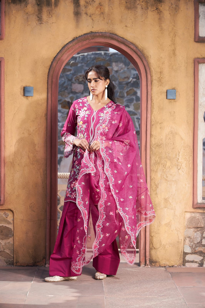 Elevate your ethnic style with this elegant Pakistani Embroidered Cotton Farshi Suit Set.
