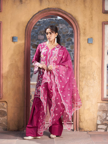 Elevate your ethnic style with this elegant Pakistani Embroidered Cotton Farshi Suit Set.